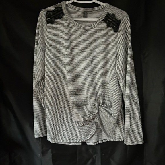 Beautiful long sleeve - Picture 1 of 1